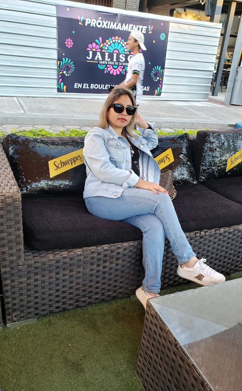 Viviana, 39