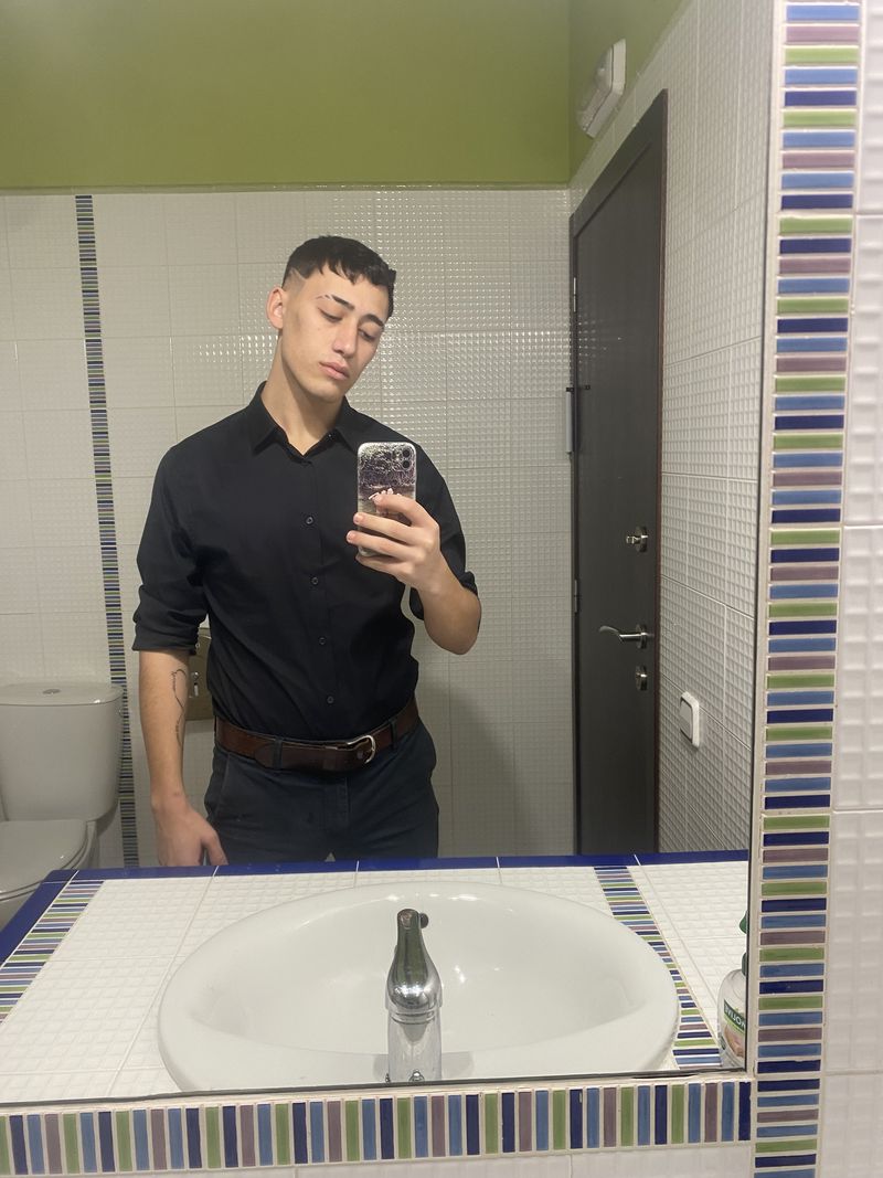 Alex, 20