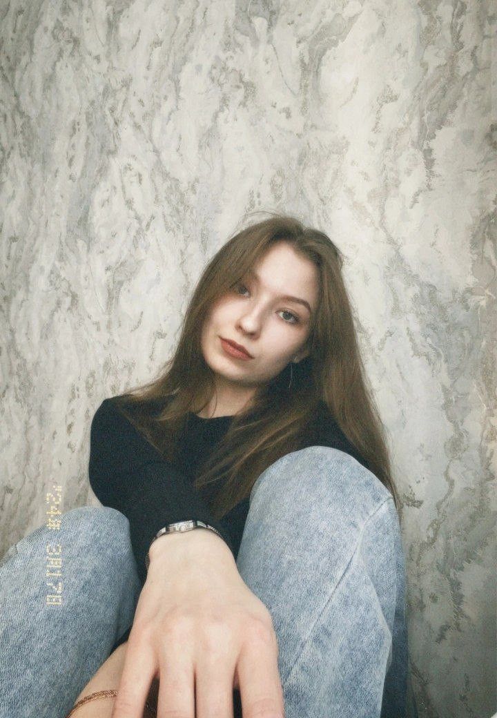 Александра, 24