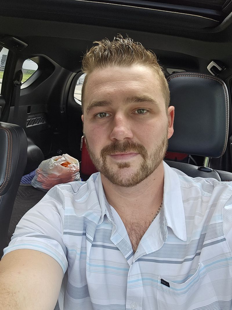 Nicolas, 30