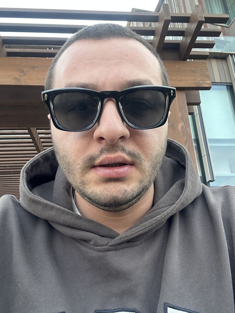 Misho, 25
