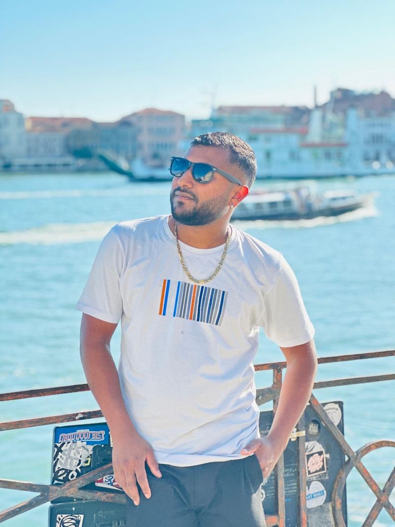 Adnan, 29