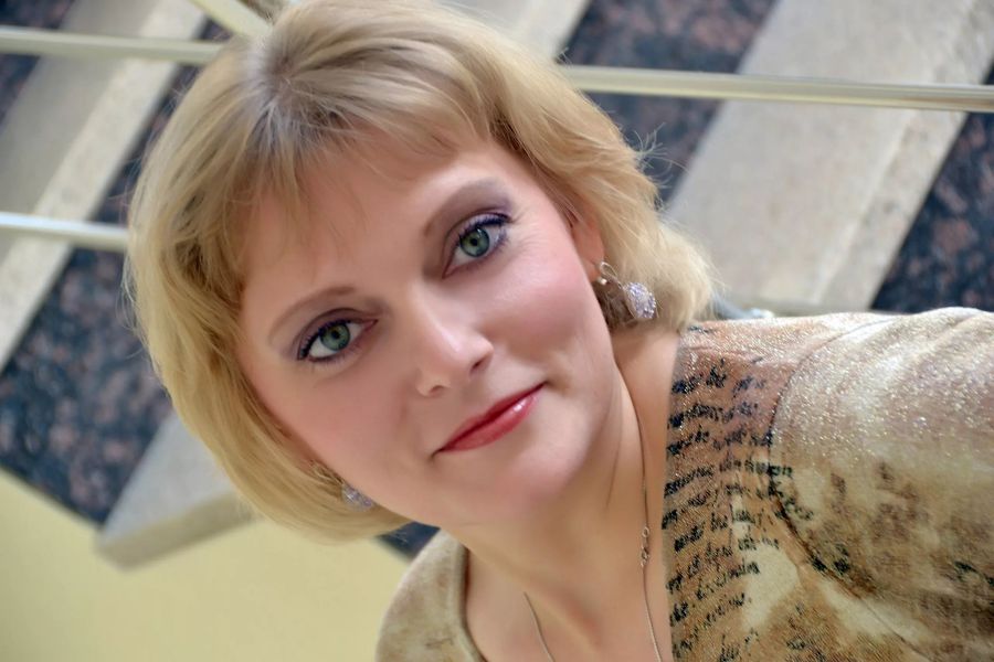 Lina, 52