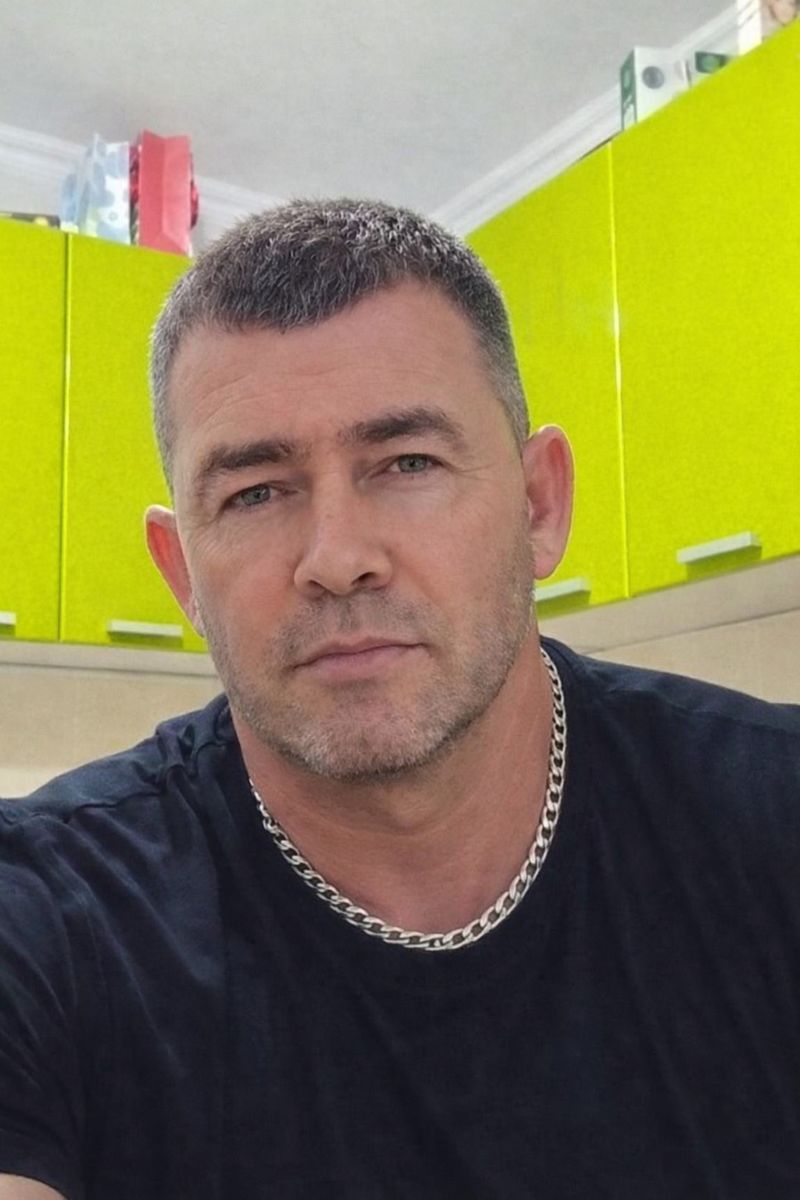 Макс, 48