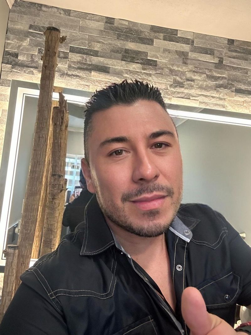 Juan Carlos, 43