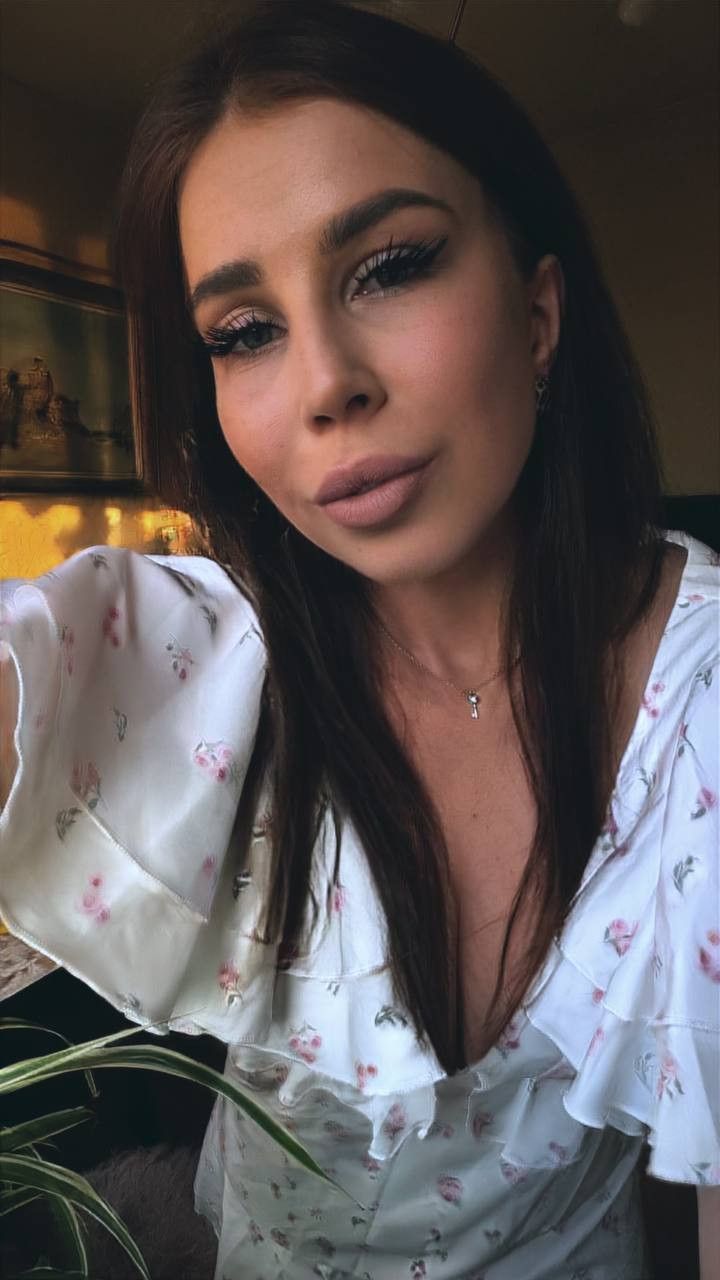 Anna, 36
