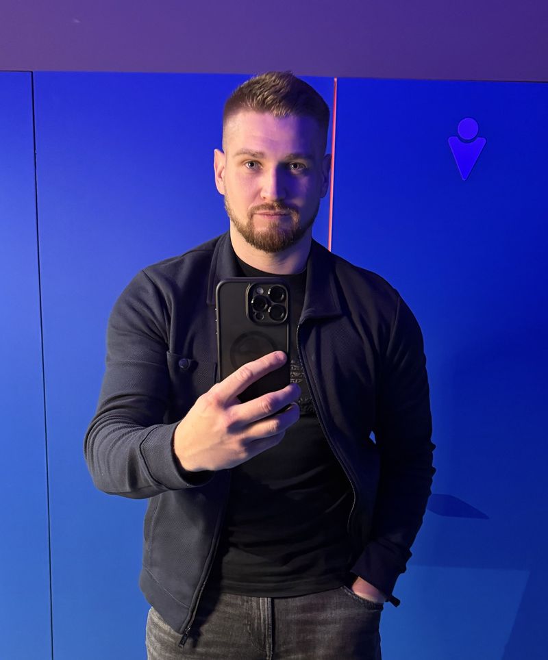 Олександр, 32
