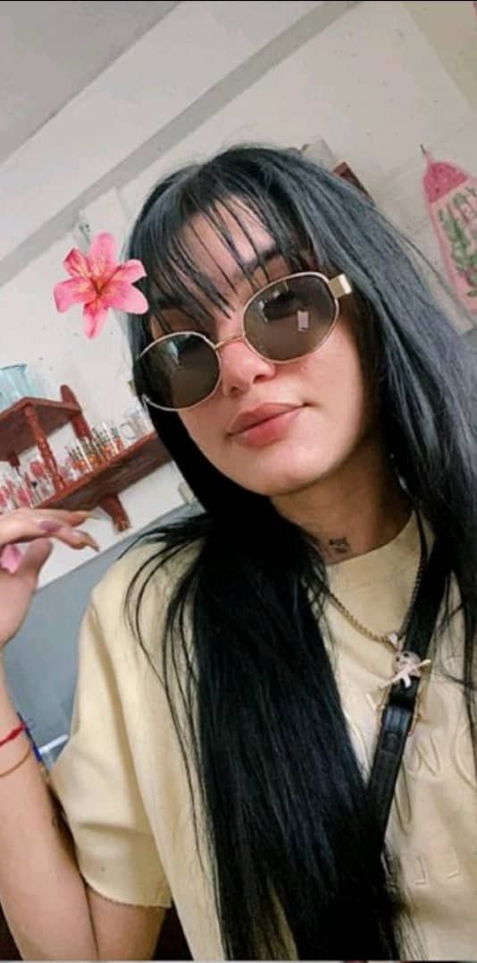 Karolin, 24