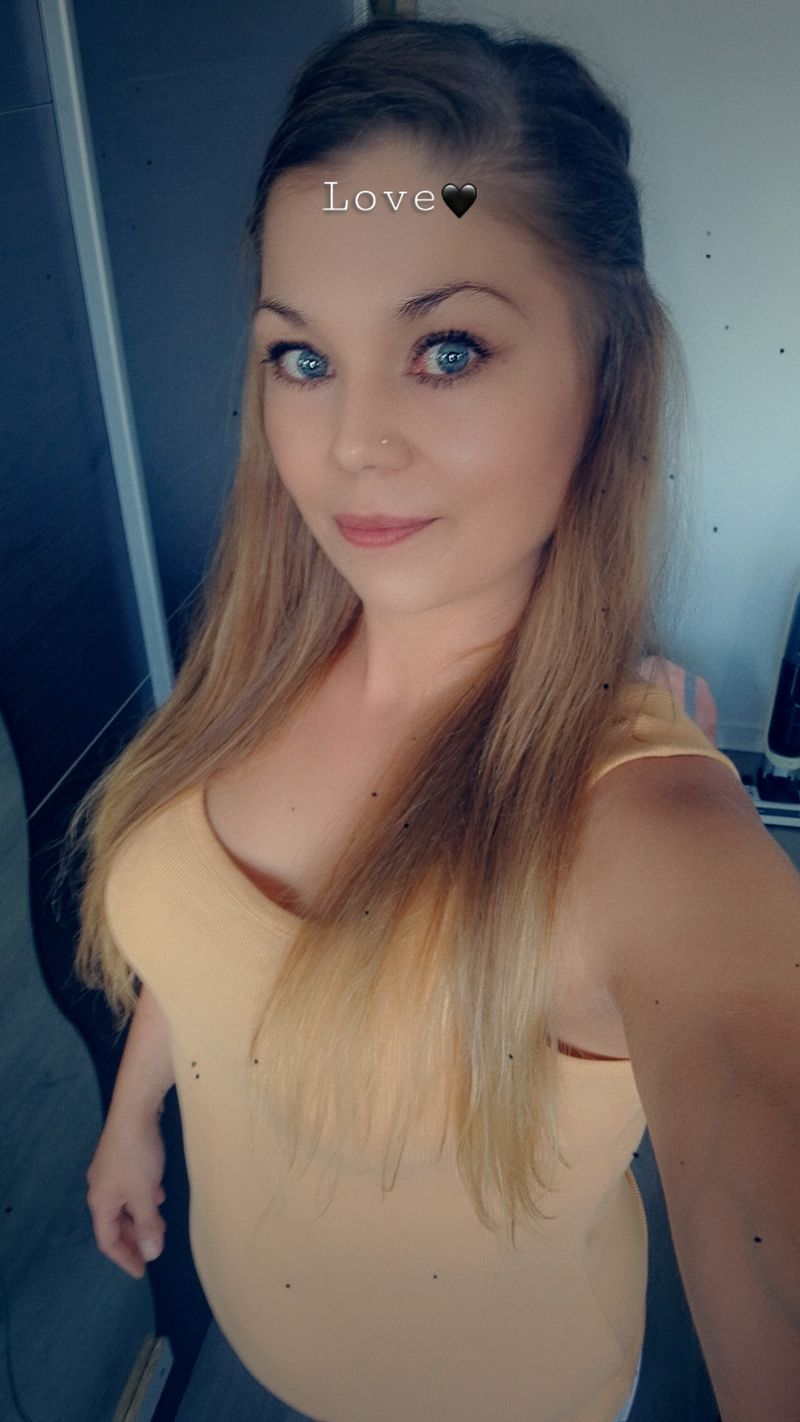 Karolina, 32