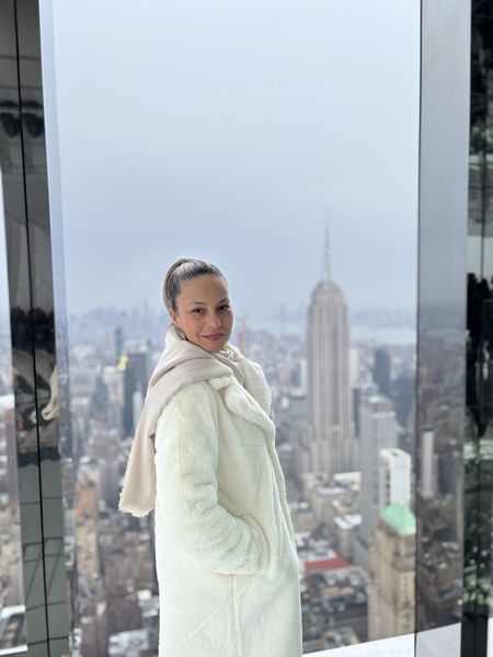 Angelica, 52
