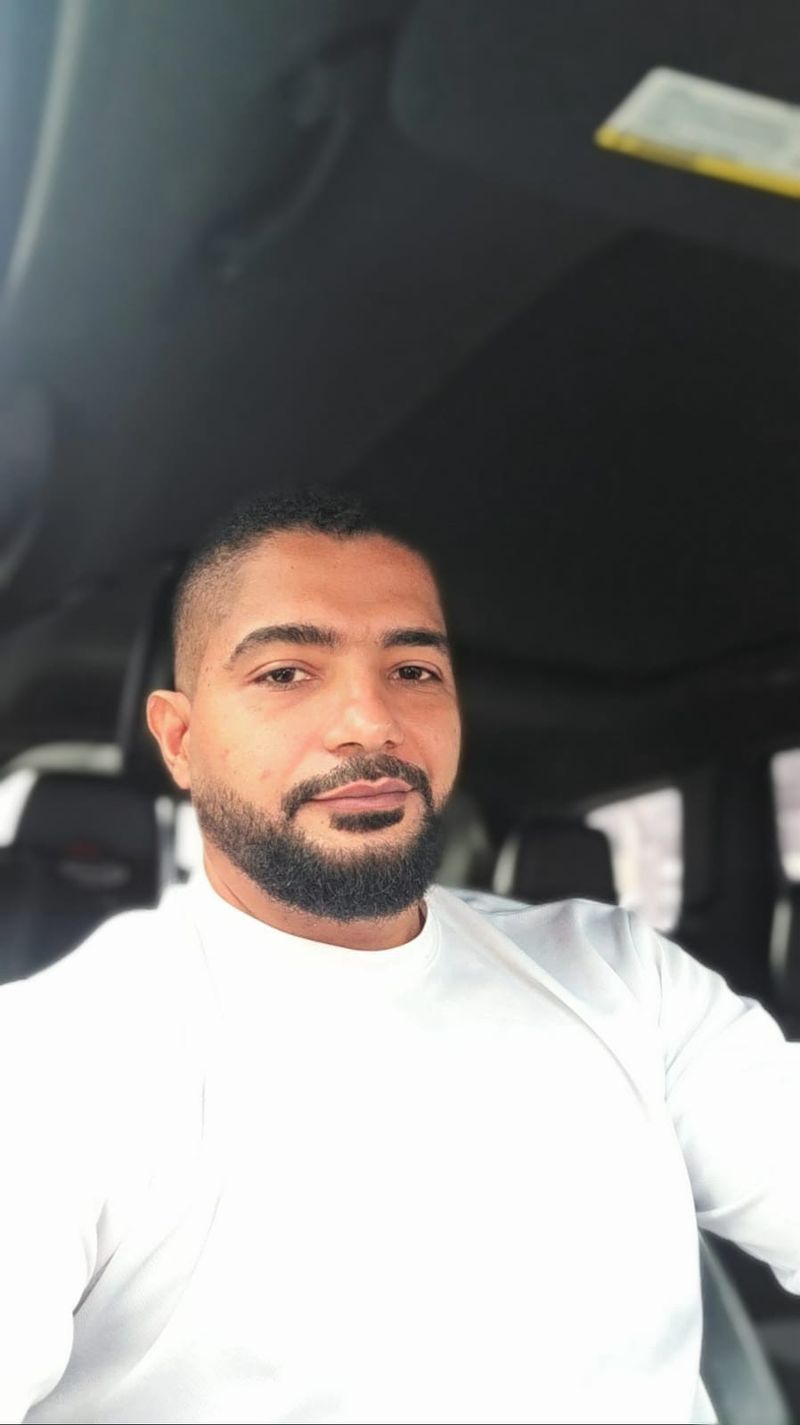 Jhon, 43