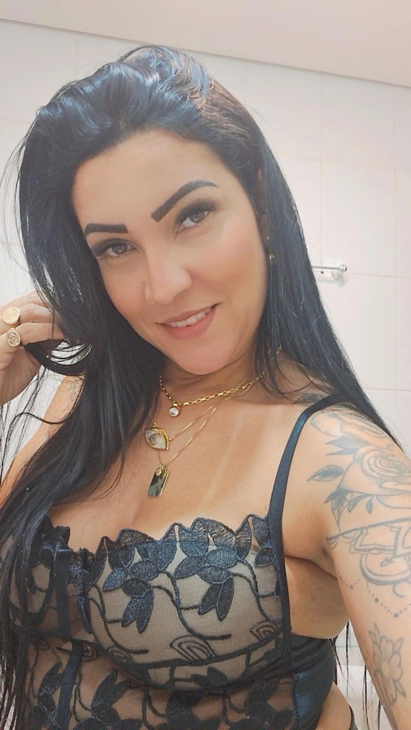 Samira, 37