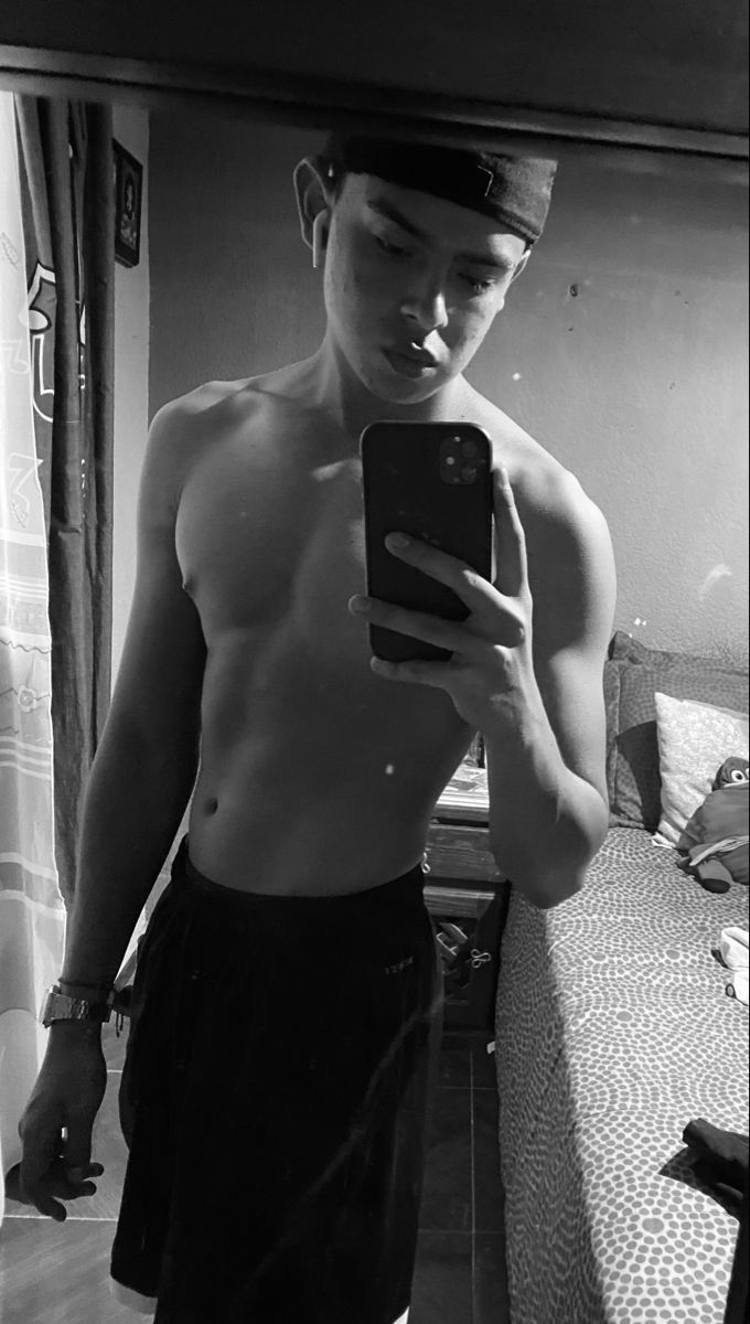 Agus, 18