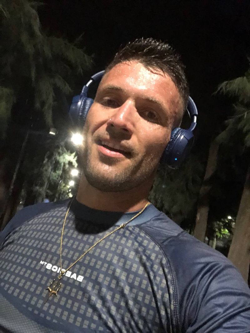 Gastón, 36