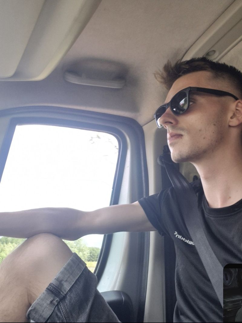 Dominik, 22