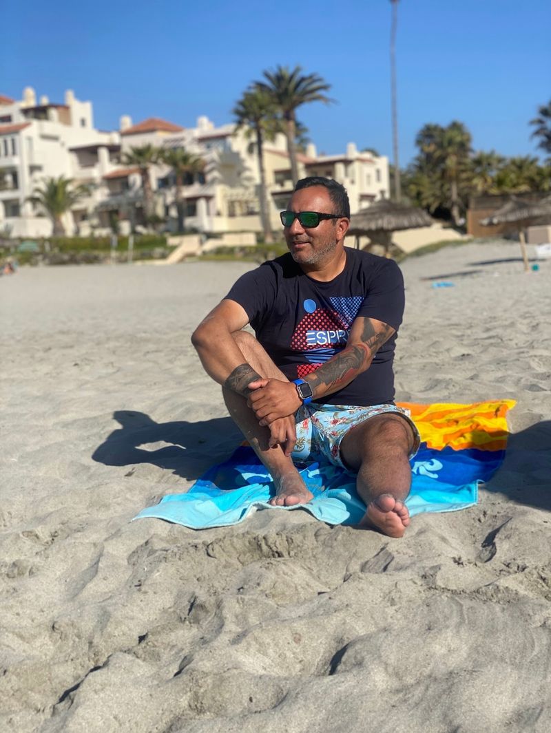 Enrique, 41
