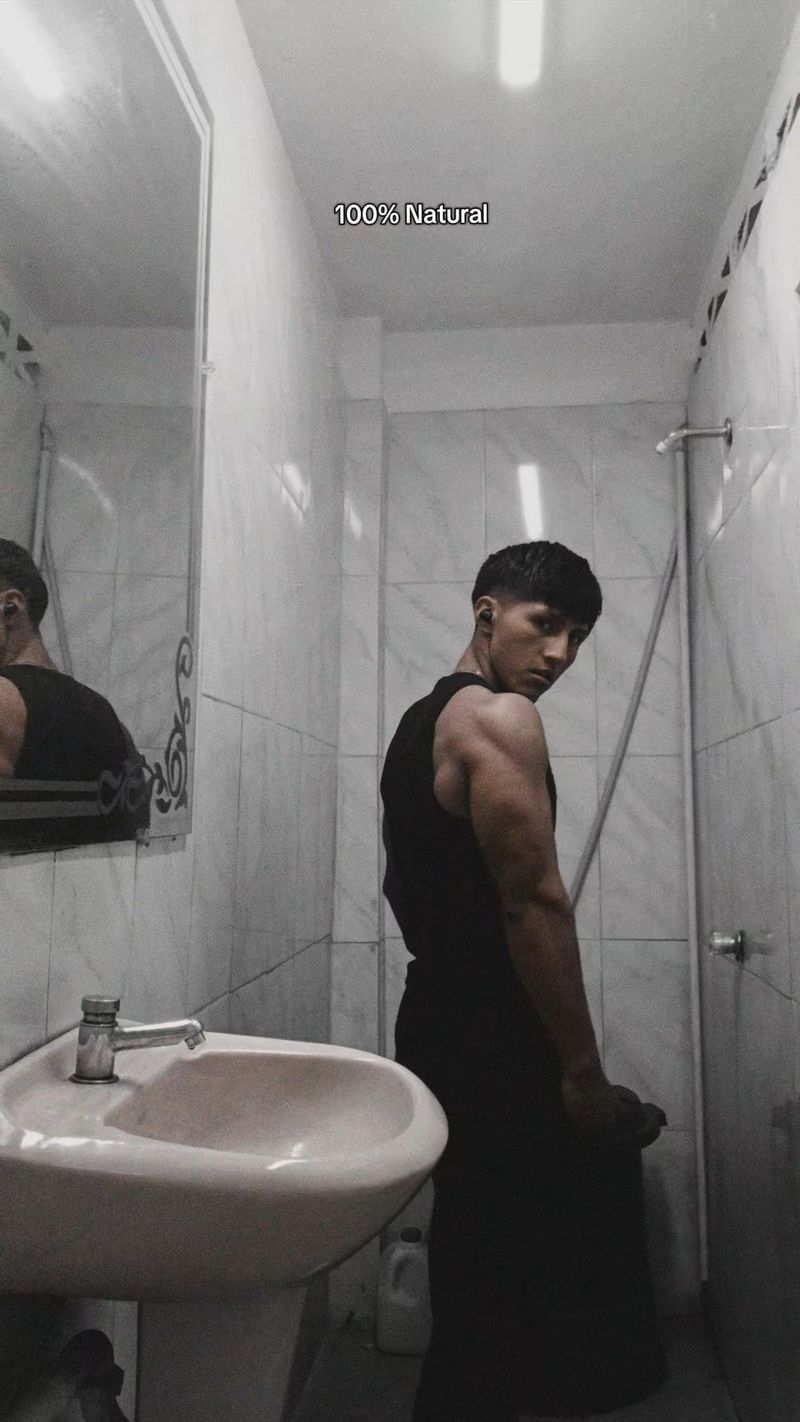 Alex, 19