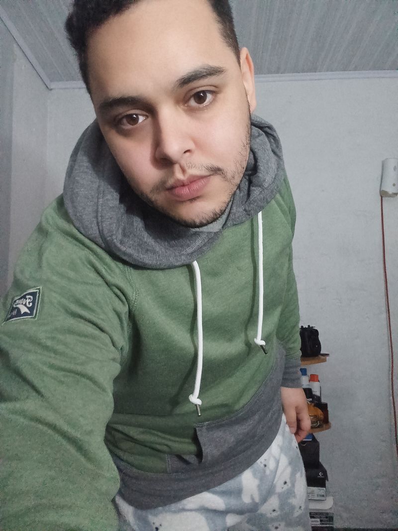 Carlo, 28