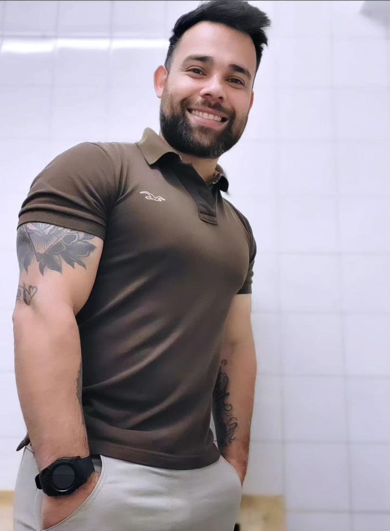 Miguel, 33