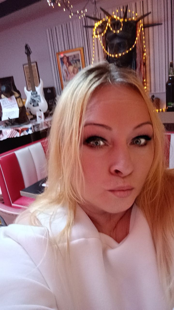 Anna Zieba, 53