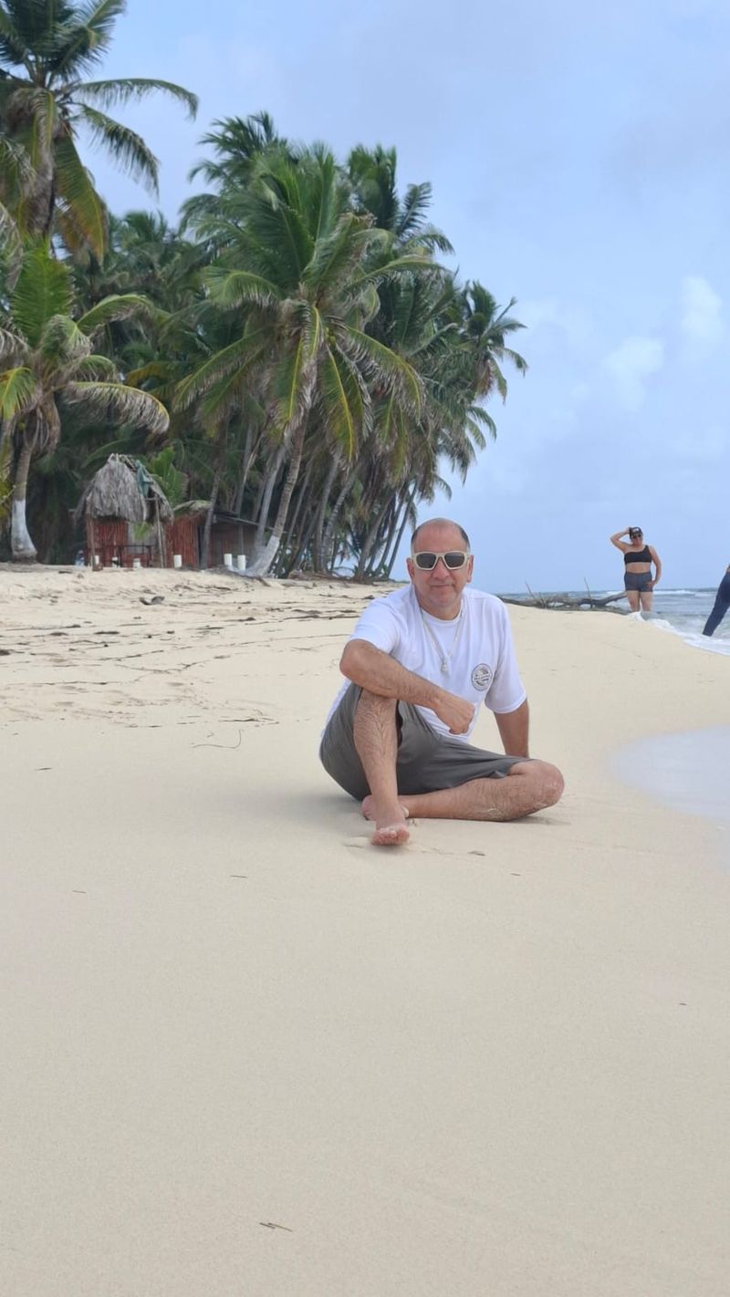 Carlo, 51