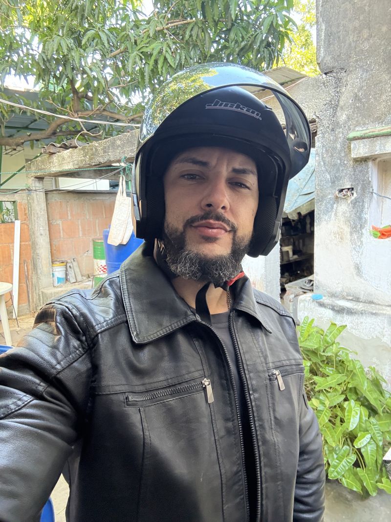 Yuniel, 34