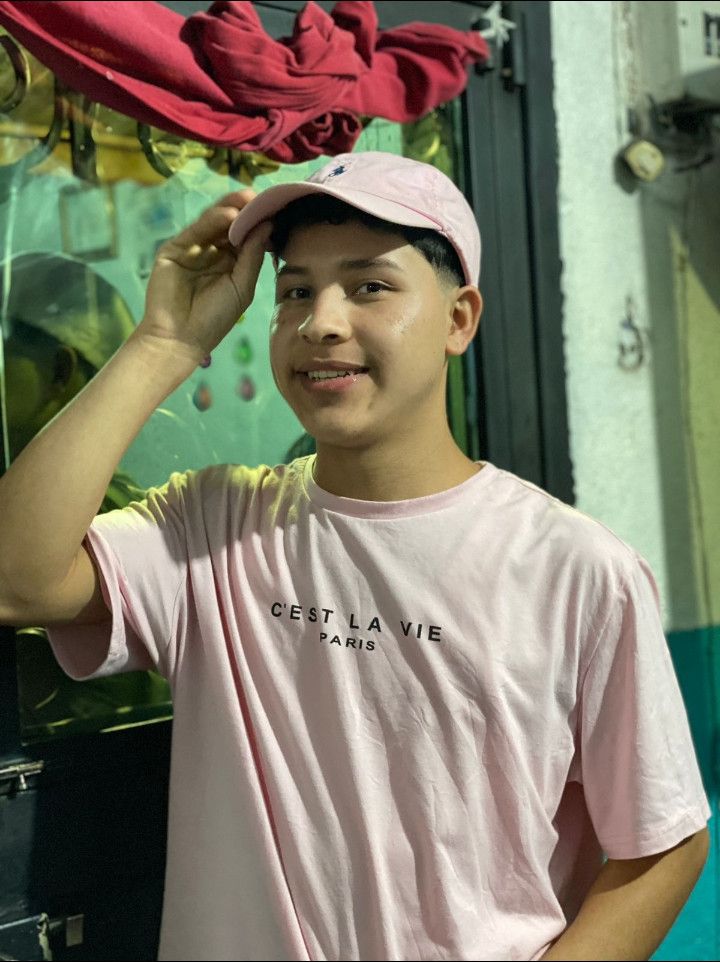 Carlos, 21