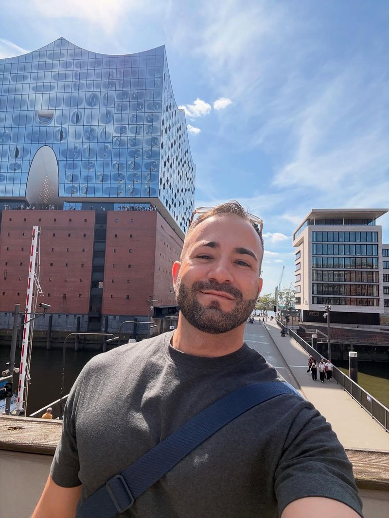 Daniel, 40