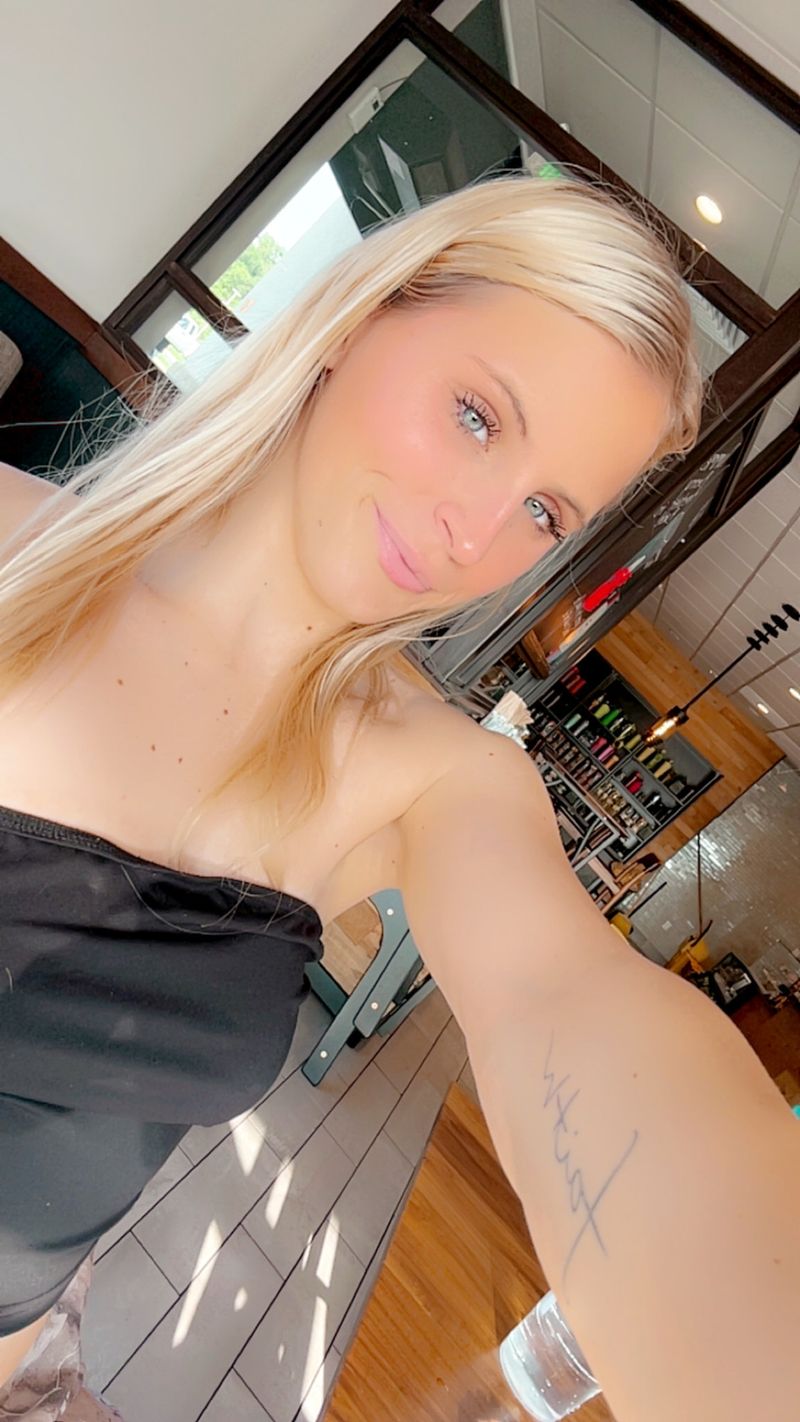 Isabella, 20