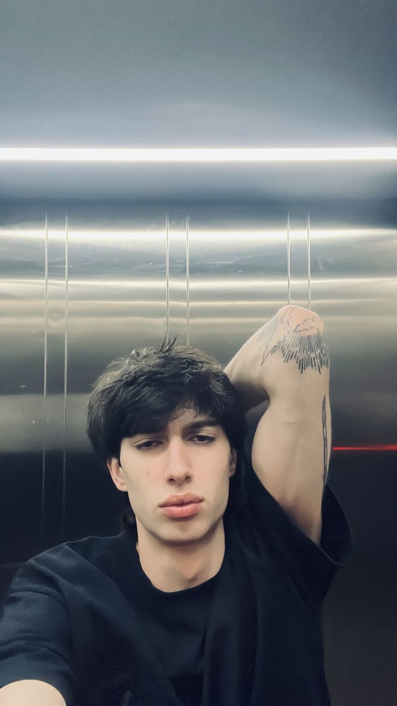 Luka, 22