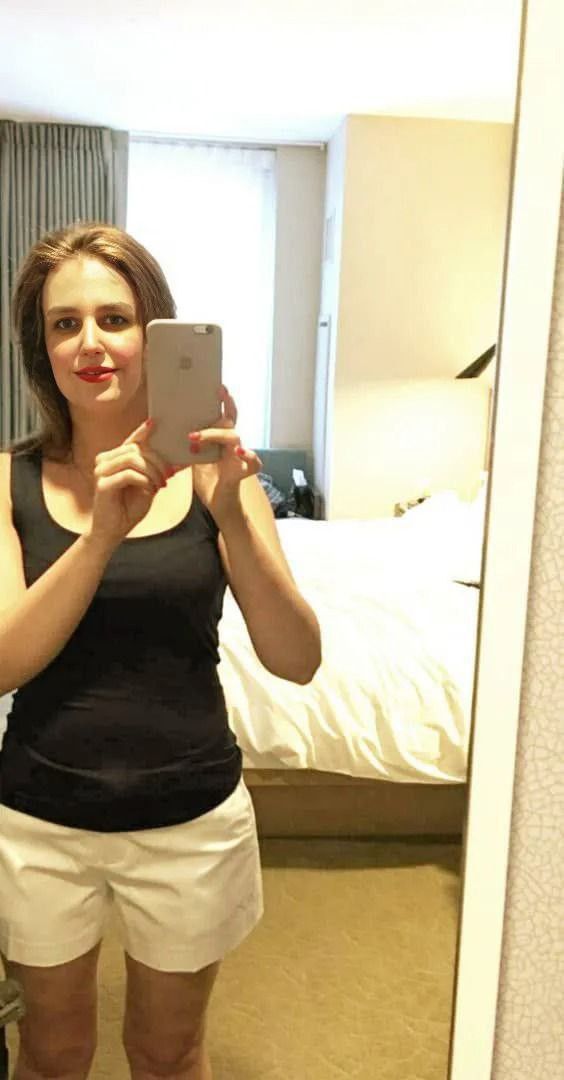Sara, 25