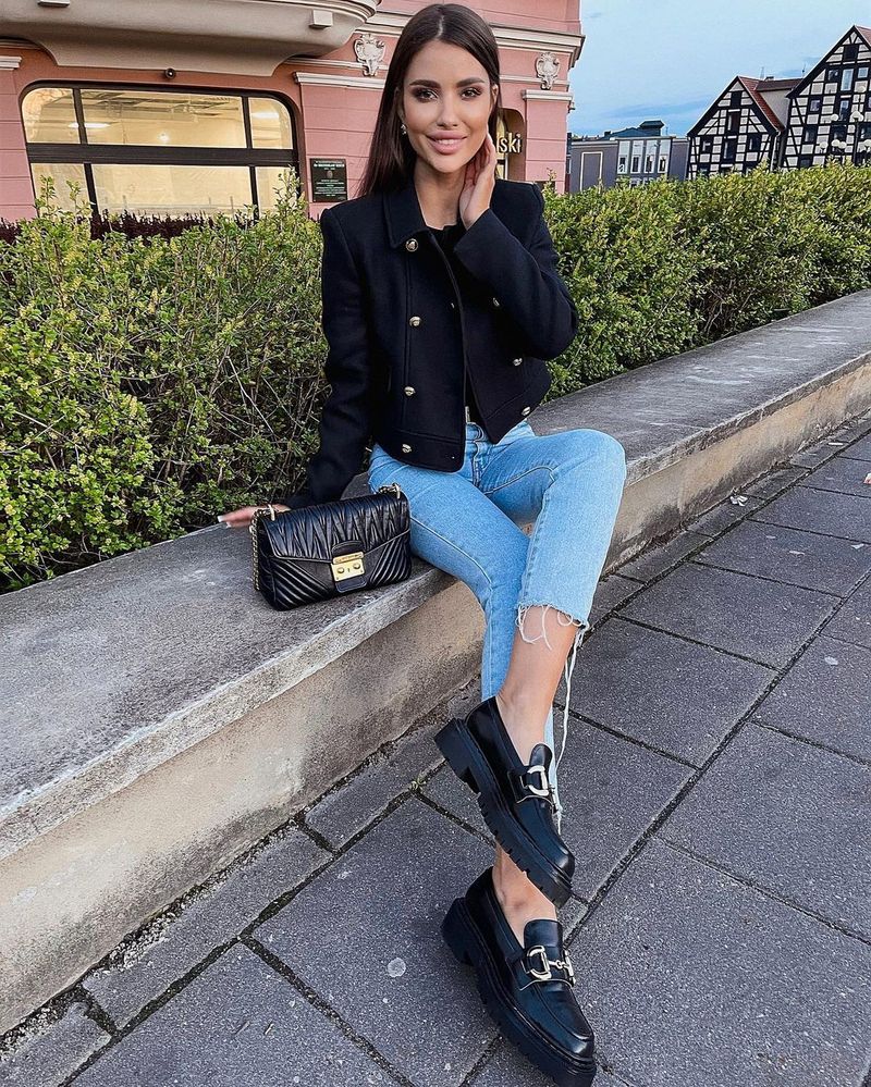 Izbella, 30