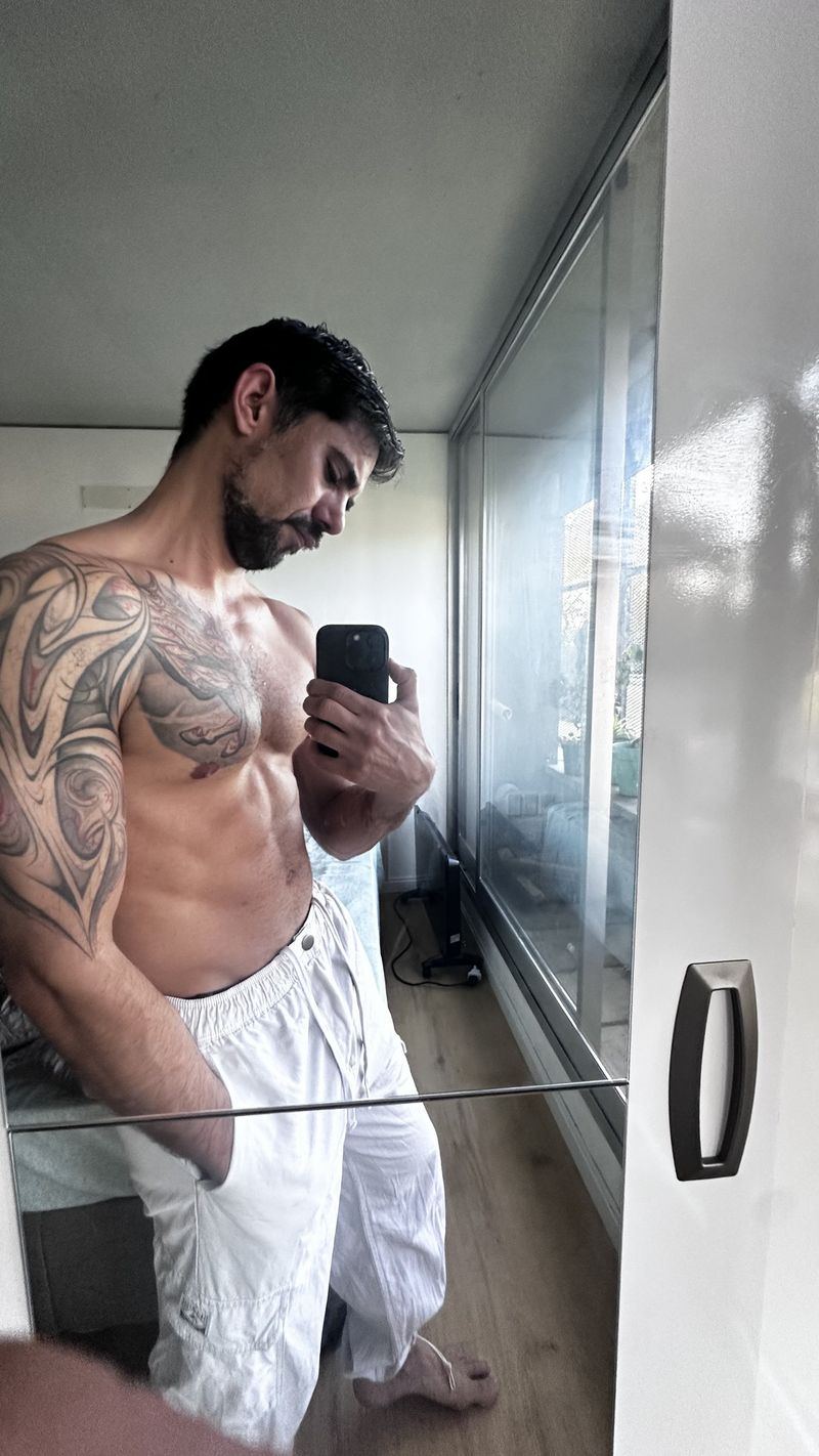 Nicolas, 36