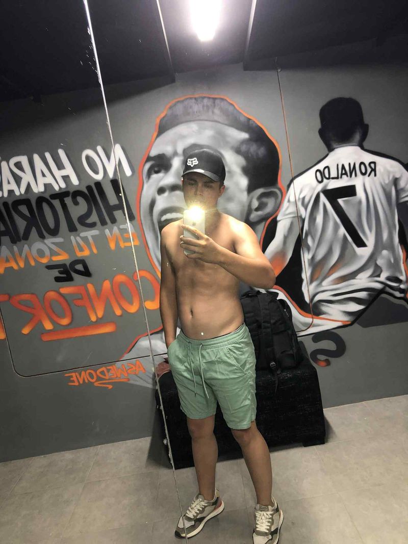 Jhoyner, 21