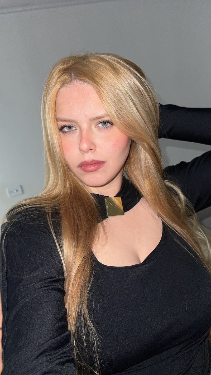 Fernanda, 26