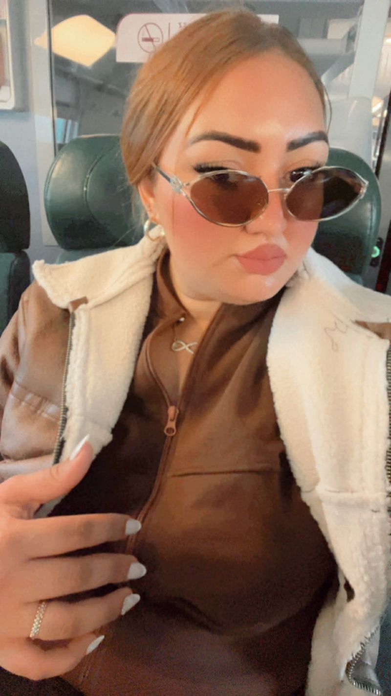 Lina, 32