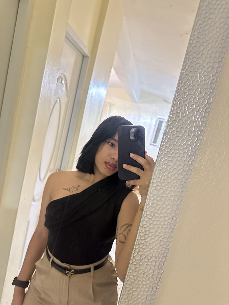 Ana, 23