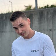 Dominik, 24