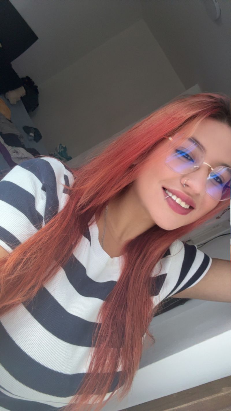 Gabriela, 25
