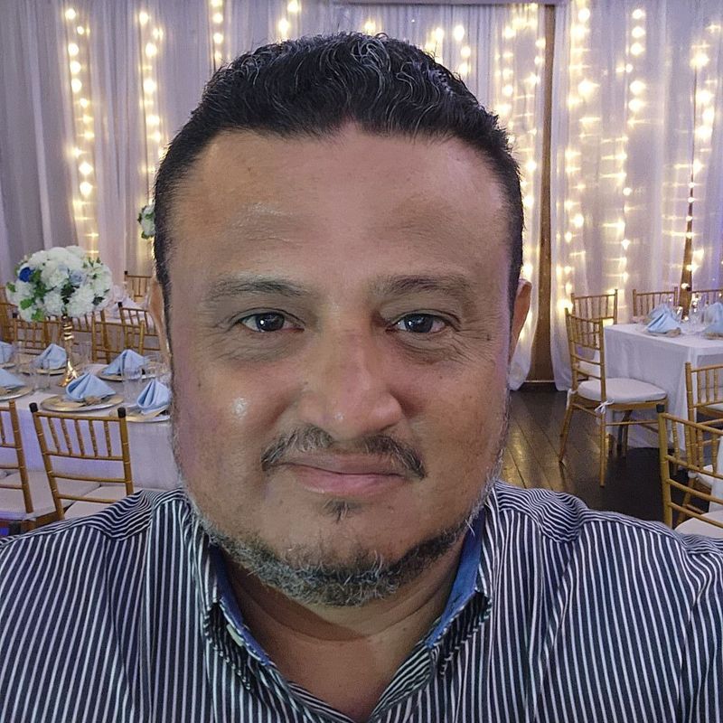 Octavio, 49