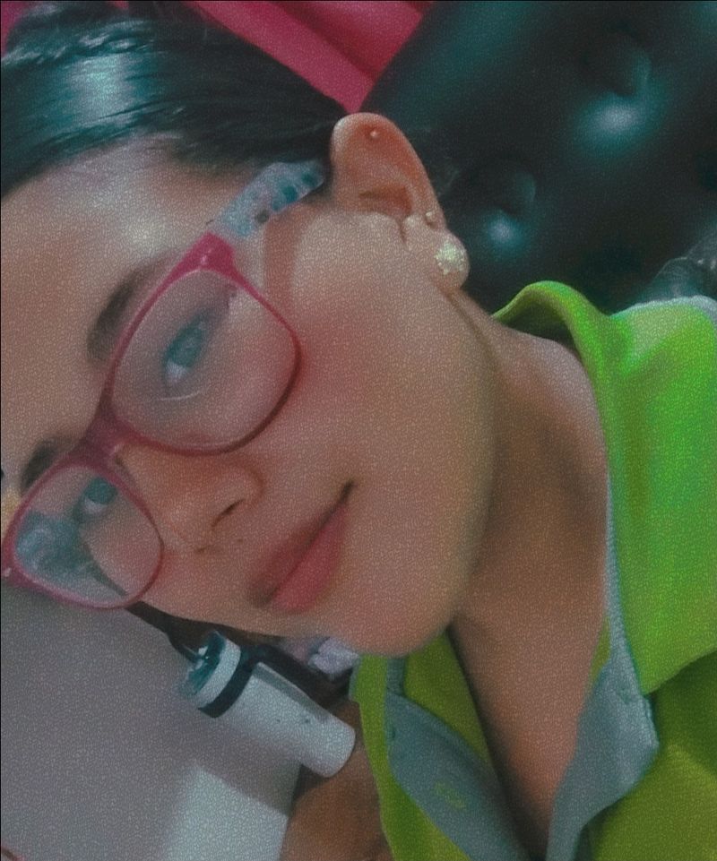 Ashly, 19