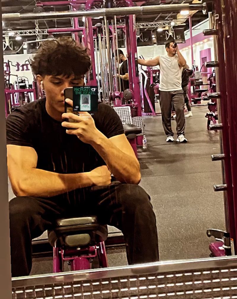 Luis, 19
