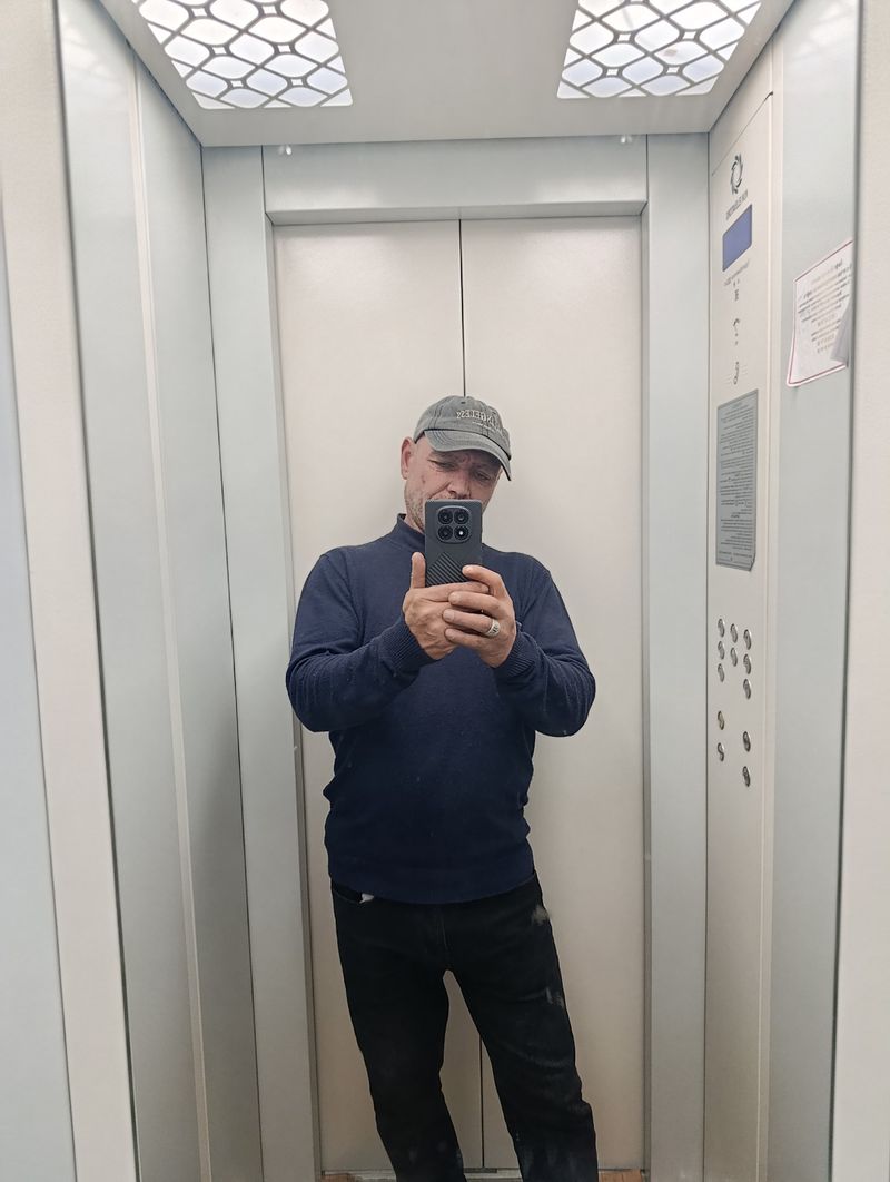 Виктор, 45
