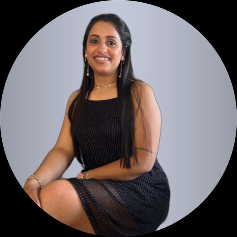 Gabriela, 33