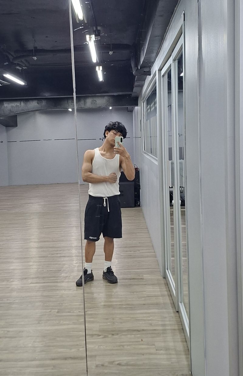 Crhistopher, 22