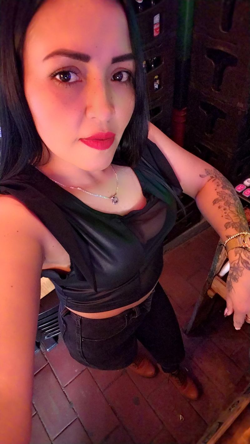 Milena, 37