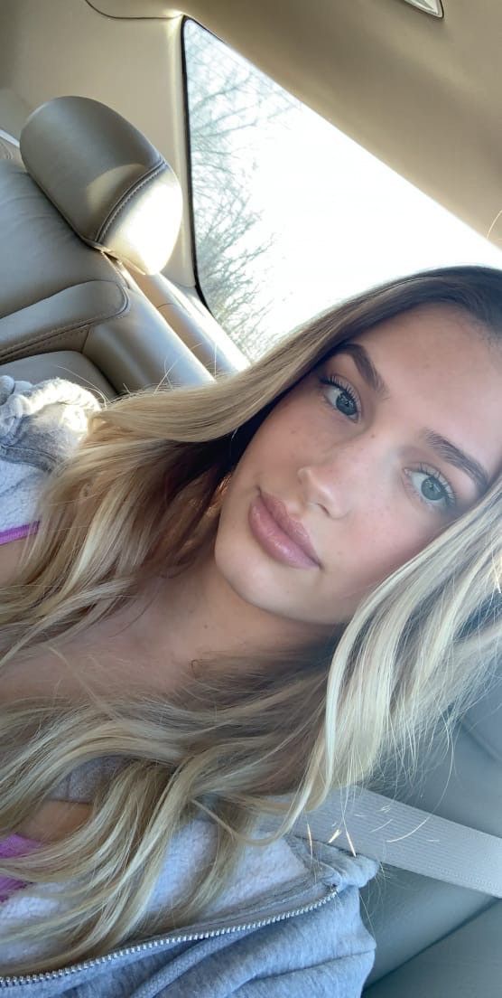 Angela, 22