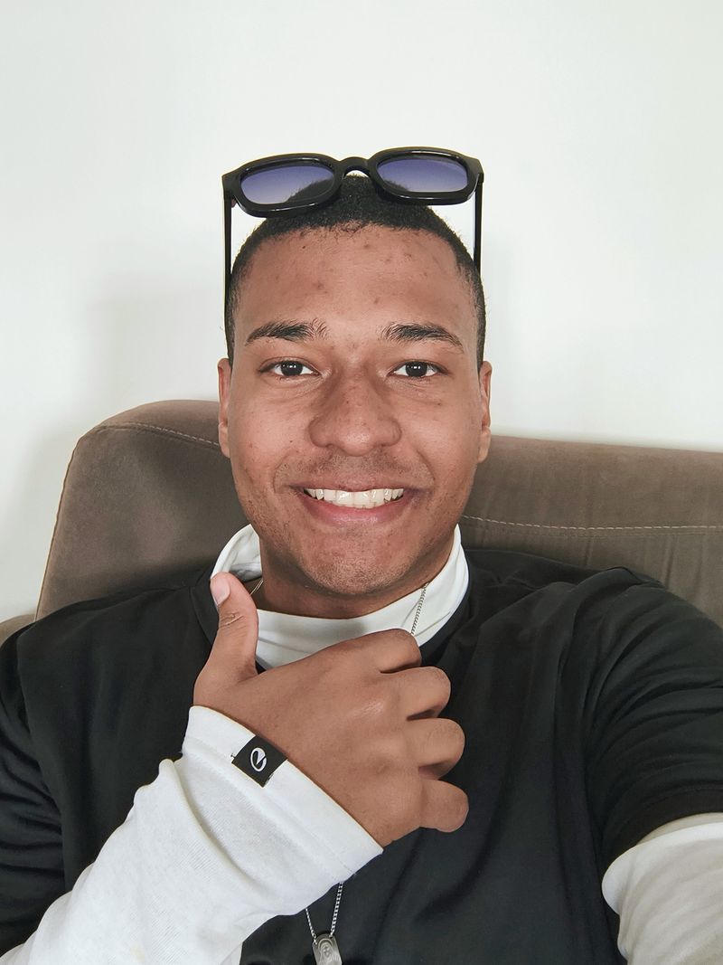 Guilherme, 25