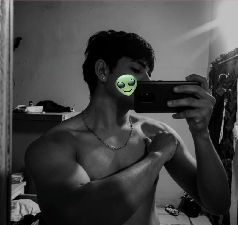 Alex, 19