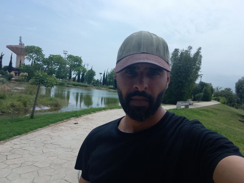 Yassine, 35